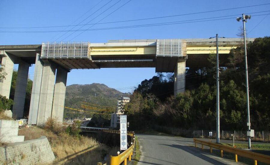 山陽道 ハンドガン斫り・表面処理1