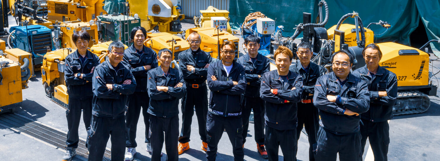 J-TECの社員集合写真